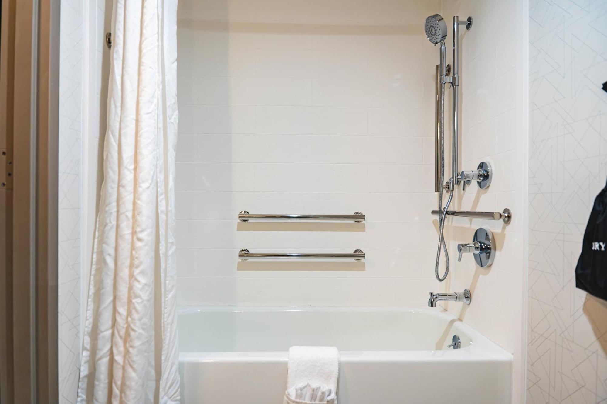 Holiday Inn Express Frazer - Malvern By Ihg Buitenkant foto
