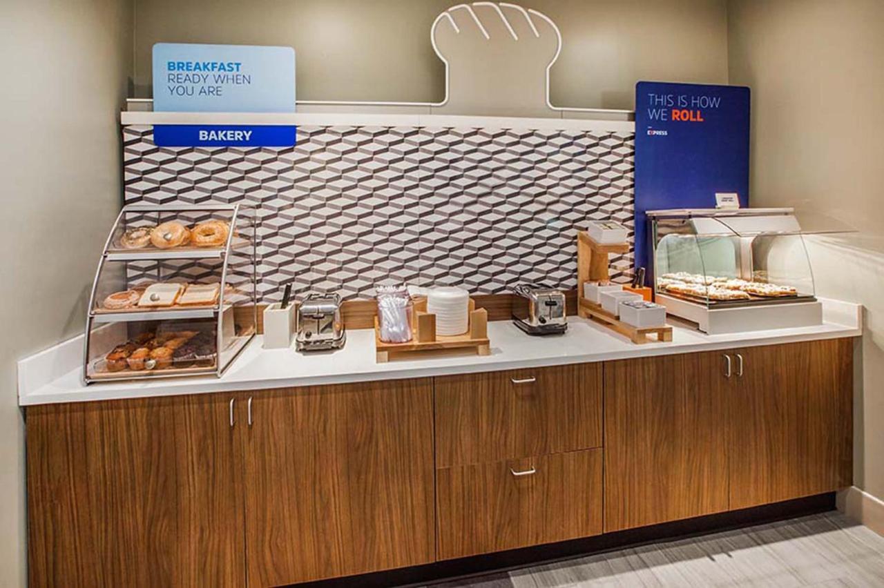 Holiday Inn Express Frazer - Malvern By Ihg Buitenkant foto