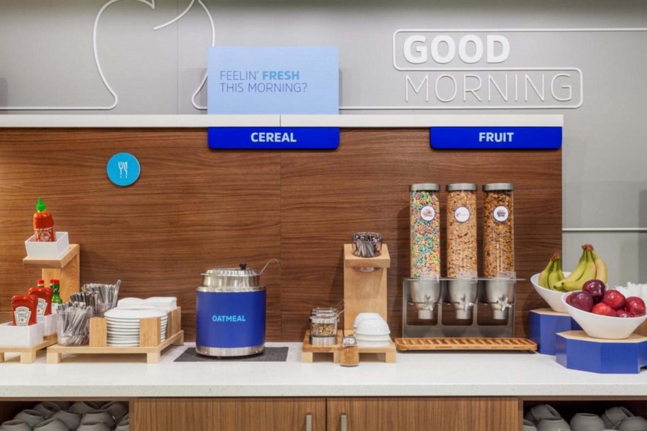 Holiday Inn Express Frazer - Malvern By Ihg Buitenkant foto